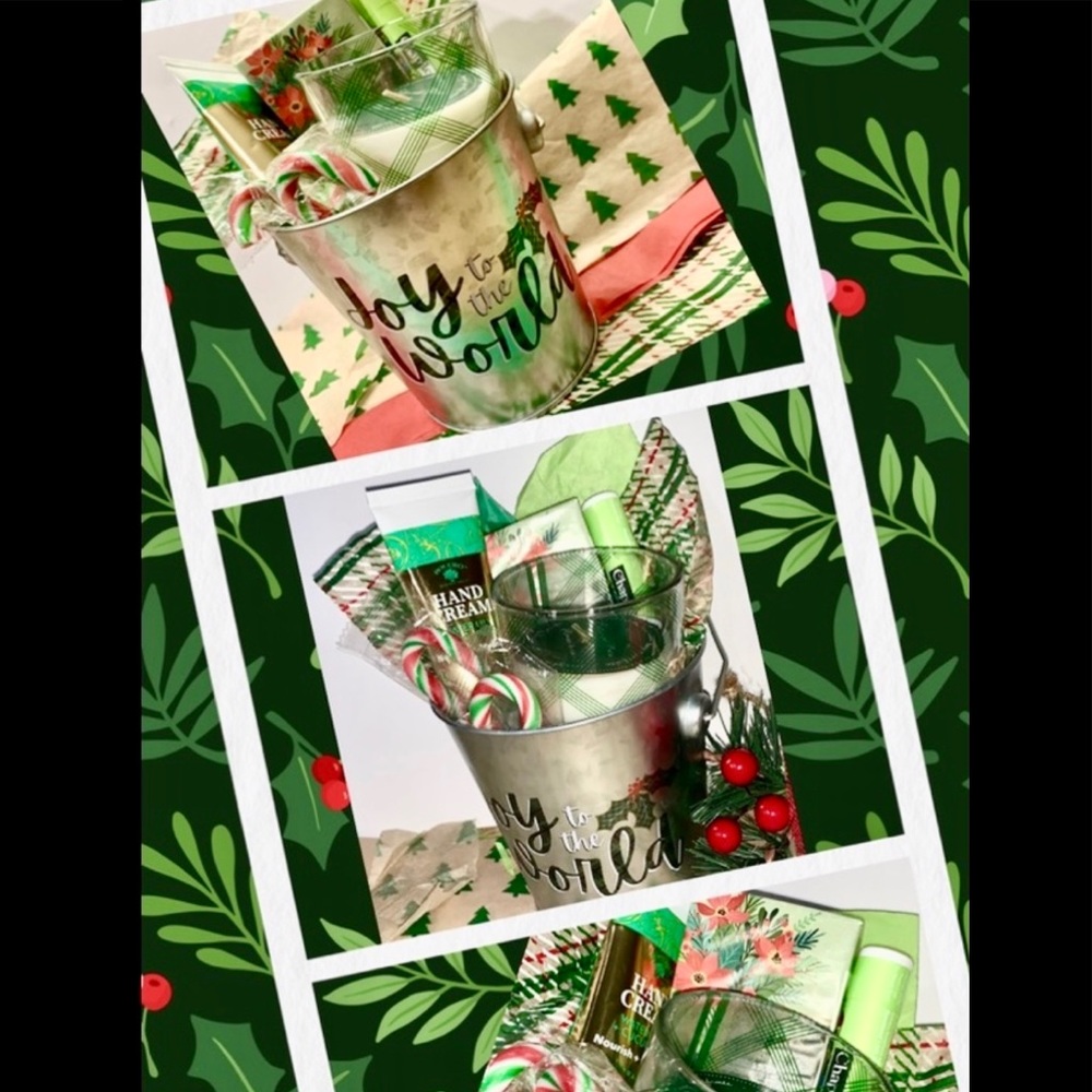 NWT Hostess w/the Mostest Holiday Gift